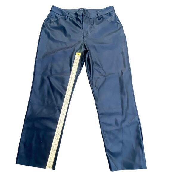 Baccini Women’s Faux Leather Pants Black Size 10 PU Coated Slim Straight NWT - Picture 3 of 6